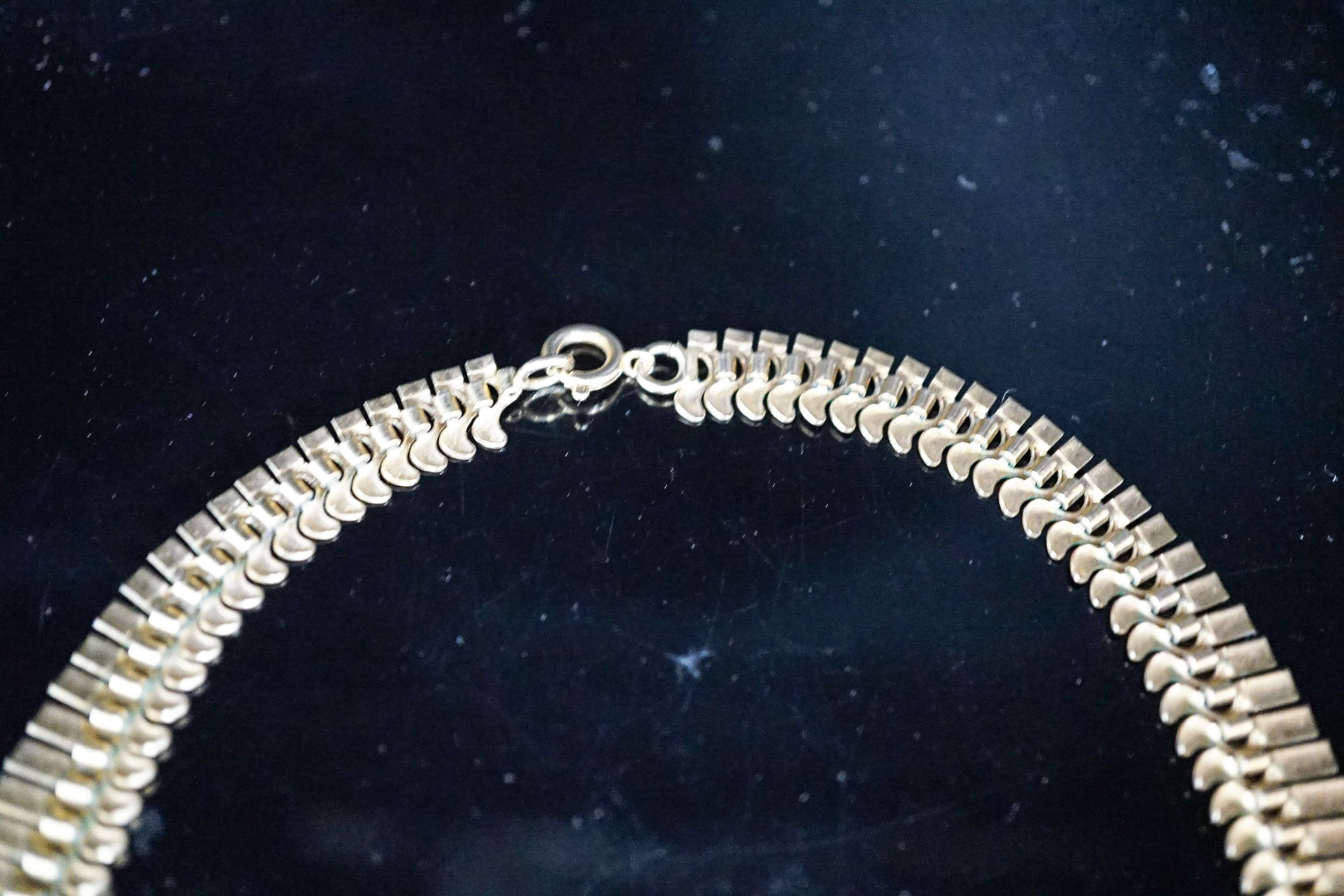 A modern 9ct gold fringe necklace, 40cm, 23.5 grams.